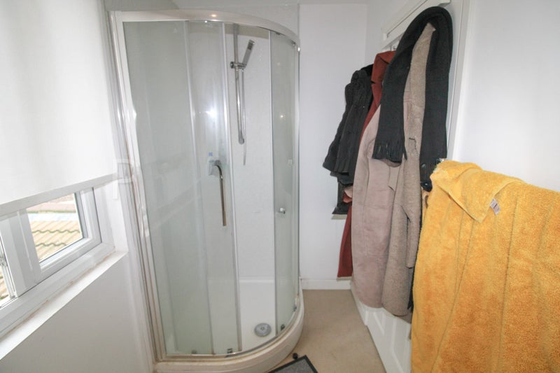 Double Room Ensuite Next To Luton Station - student accommodation in Luton - img_3