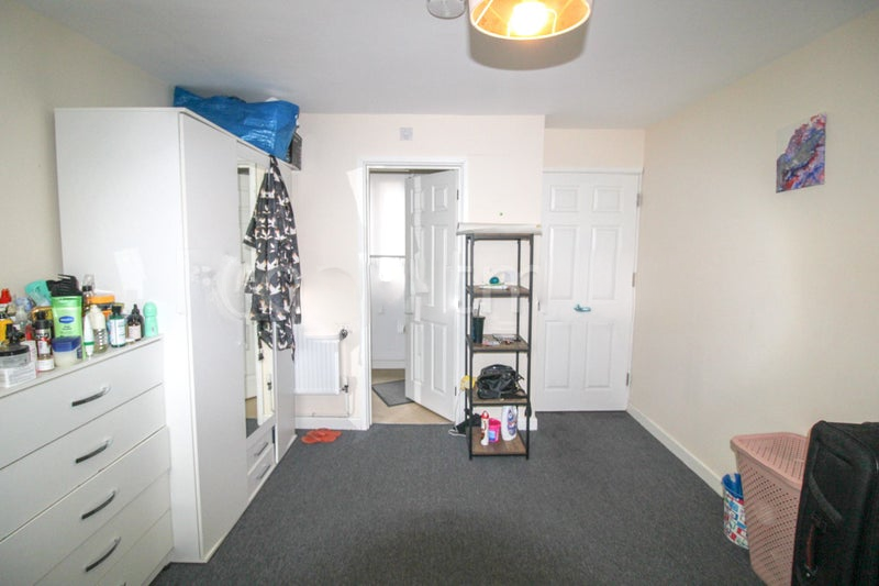 Double Room Ensuite Next To Luton Station - student accommodation in Luton - img_2
