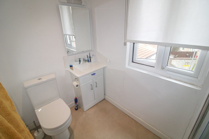 Double Room Ensuite Next To Luton Station - student accommodation in Luton - img_1