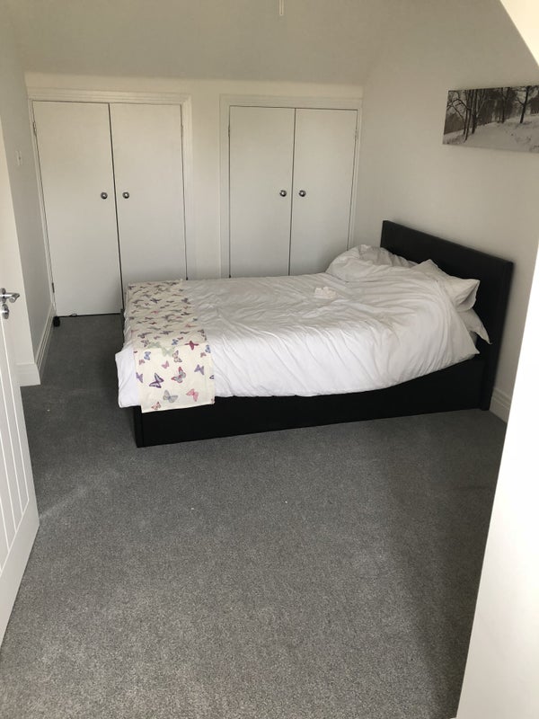 Double Room ensuite private top floor available - student accommodation in Birdham - img_4