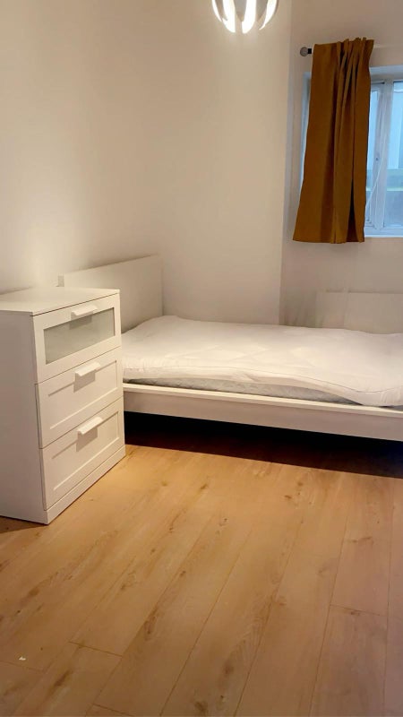 Double Room Finchley Central N3 (Ball) - student accommodation in Finchley Central - img_3
