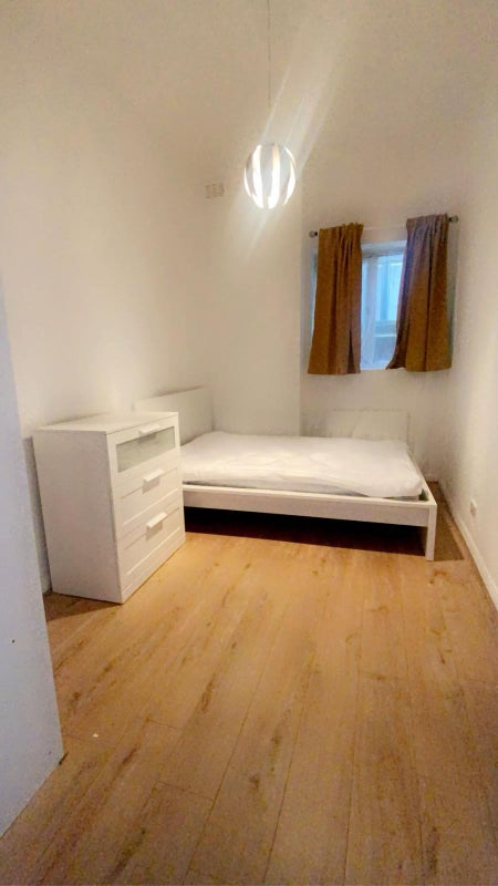 Double Room Finchley Central N3 (Ball) - student accommodation in Finchley Central - img_4