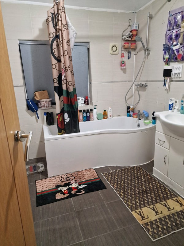 Double room for couple for 2 Females - student accommodation in Slough - img_1