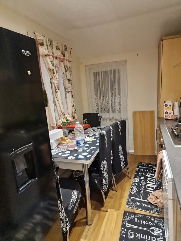 Double room for couple for 2 Females - student accommodation in Slough - img_4
