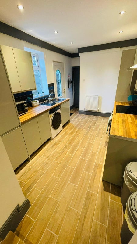 Double Room For Couple In Shared Bungalow - student accommodation in Woodston - img_4
