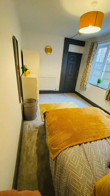 Double Room For Couple In Shared Bungalow - student accommodation in Woodston - img_6