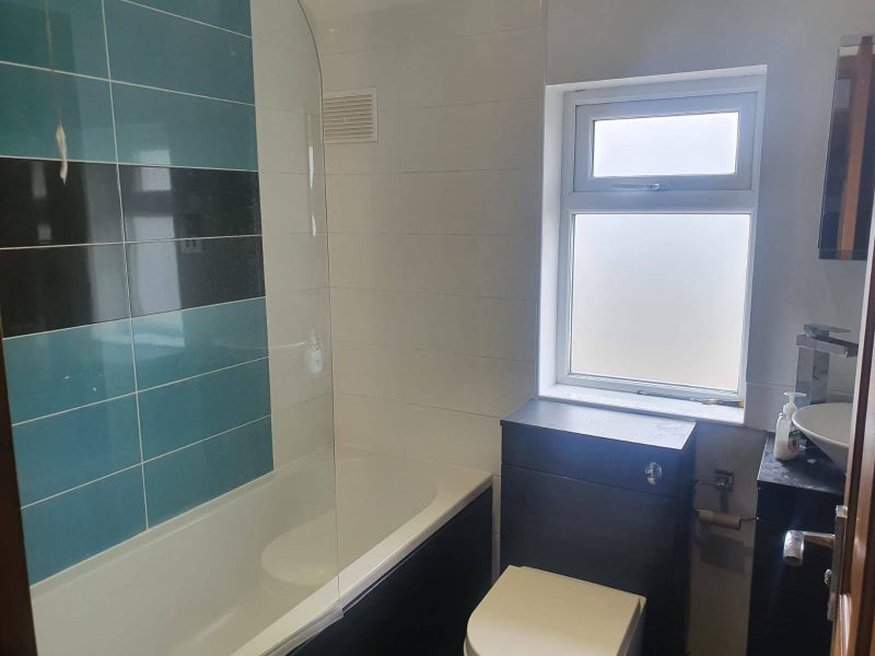 Ensuite loft near tube - quiet house student accommodation in Ruislip - img_6