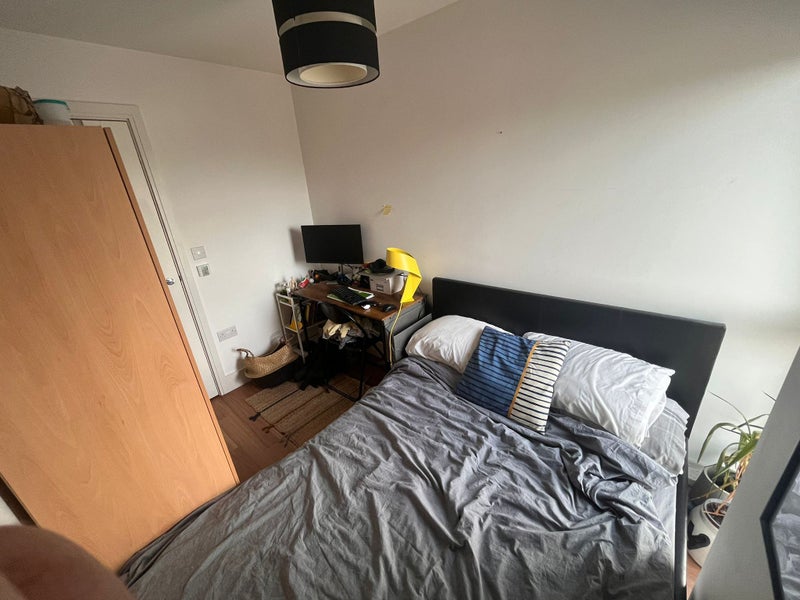 Double room in 3 bed flat share  - student accommodation in Bromley by Bow - img_1