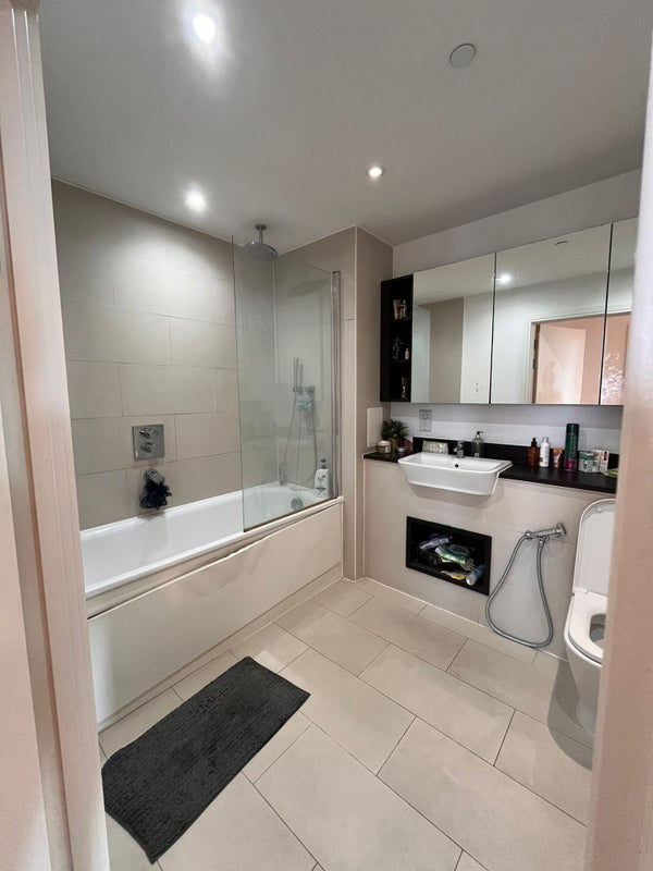 Double room in 3 bed flat share  - student accommodation in Bromley by Bow - img_7