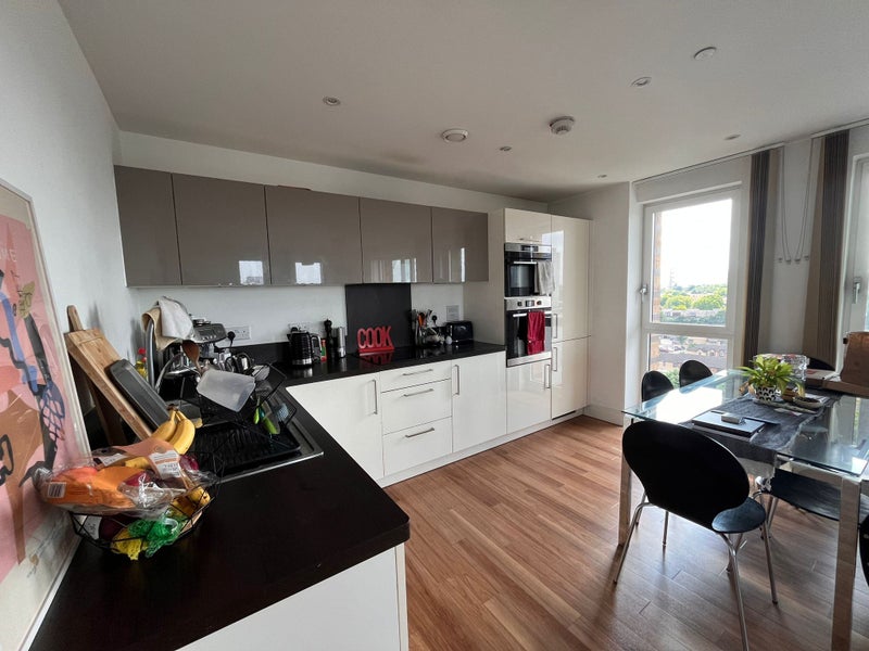 Double room in 3 bed flat share  - student accommodation in Bromley by Bow - img_4