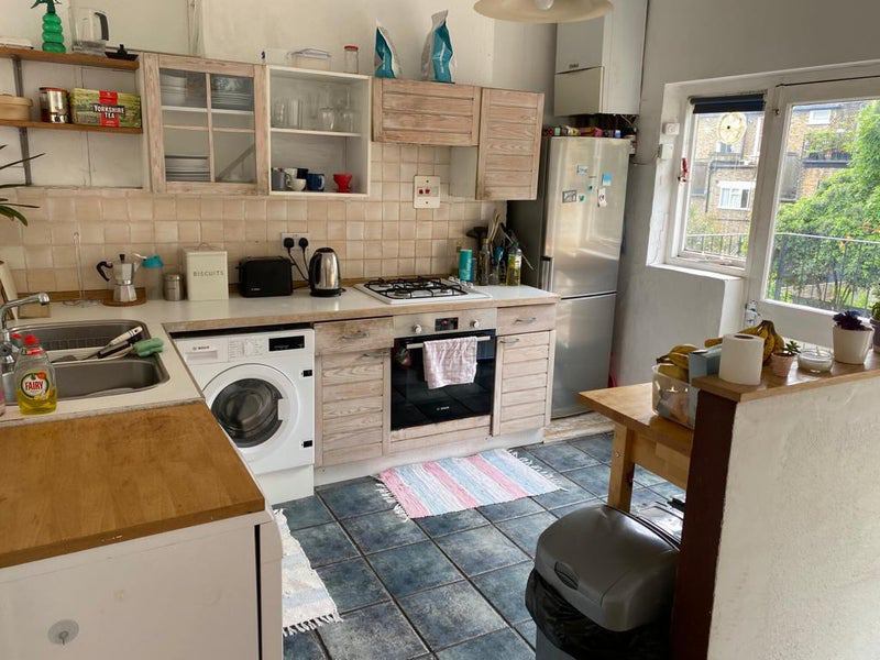 Double Room in 3 Bed Flat with Sth Facing Terrace - student accommodation in Holloway Road - img_4