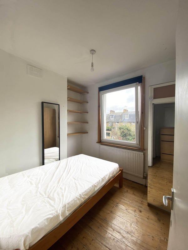Double Room in 3 Bed Flat with Sth Facing Terrace - student accommodation in Holloway Road - img_1
