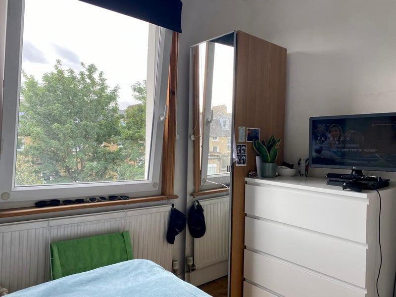 Double Room in 3 Bed Flat with Sth Facing Terrace - student accommodation in Holloway Road - img_2