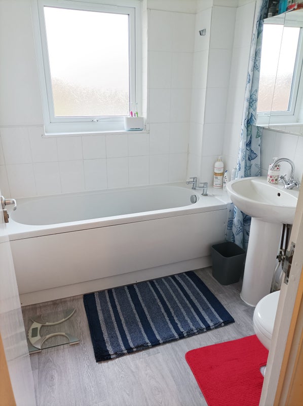 Double room in 4 bed house - student accommodation in Milton Keynes - img_4