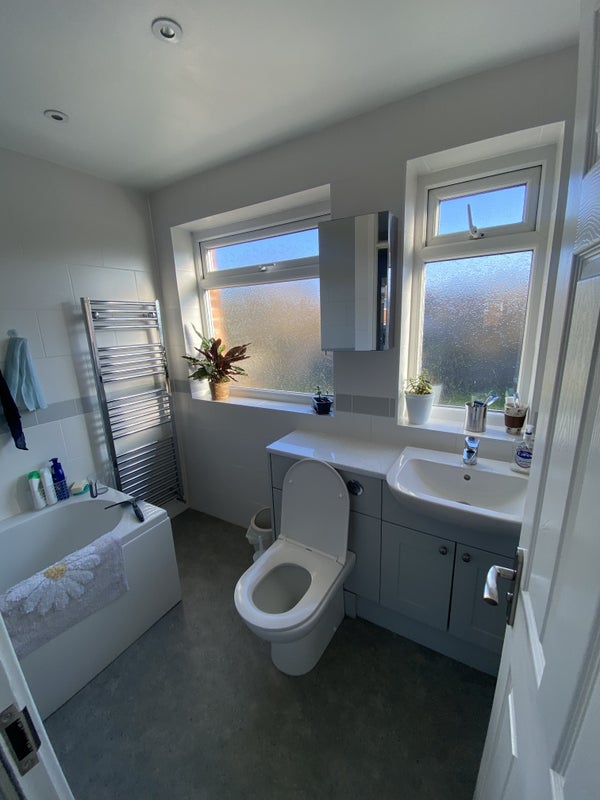 Double room  in a quiet friendly home - student accommodation in Stratford-upon-Avon - img_1