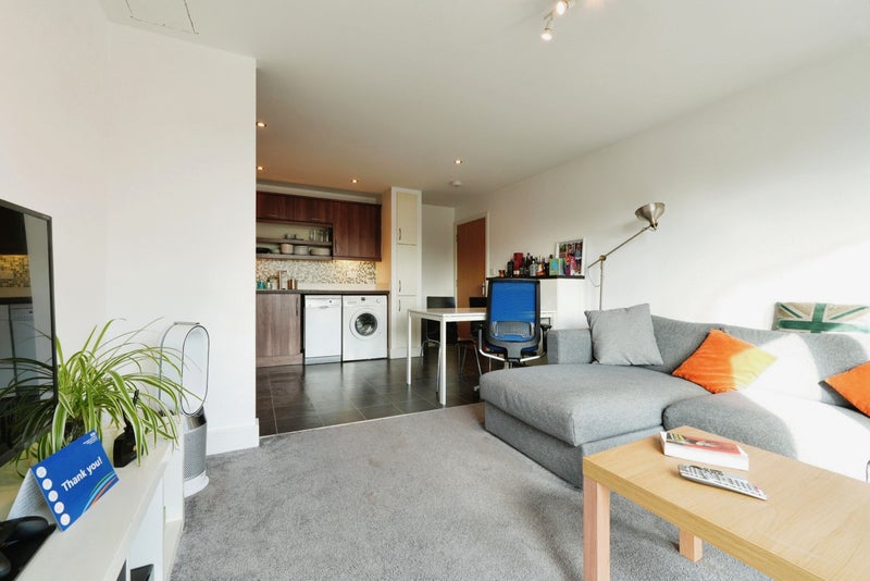 Double Room In Clean And Quiet 2 Bed Apartment - student accommodation in Salford - img_3