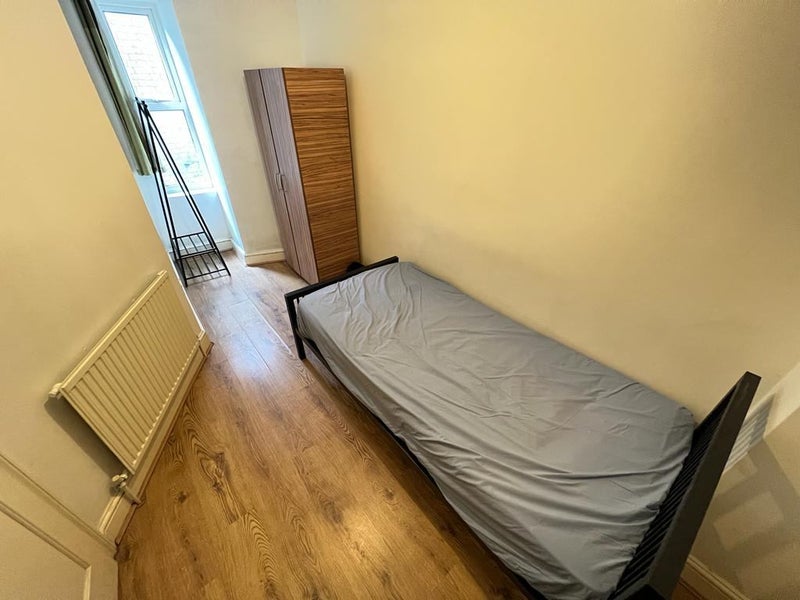 Double room in Clerkenwell/Barbican - £277pw - student accommodation in Goswell Road - img_4