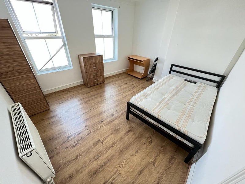 Double room in Clerkenwell/Barbican - £277pw - student accommodation in Goswell Road - img_3