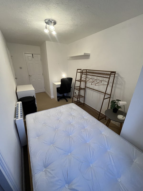 Double Room in Friendly Cardiff Bay Flat! - student accommodation in Cardiff - img_1