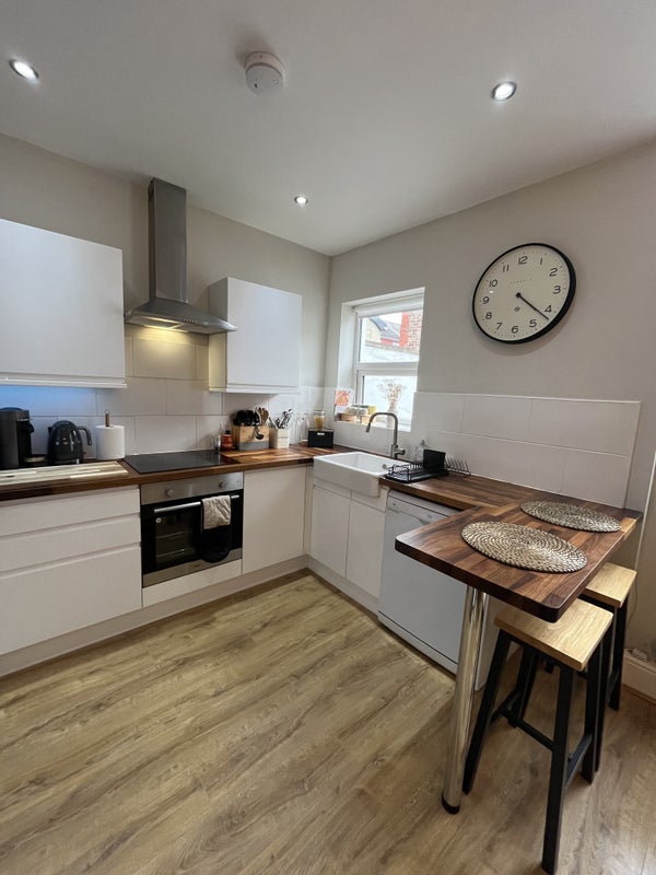 Double Room in Modern Feel Home L18 - student accommodation in Mossley Hill - img_7