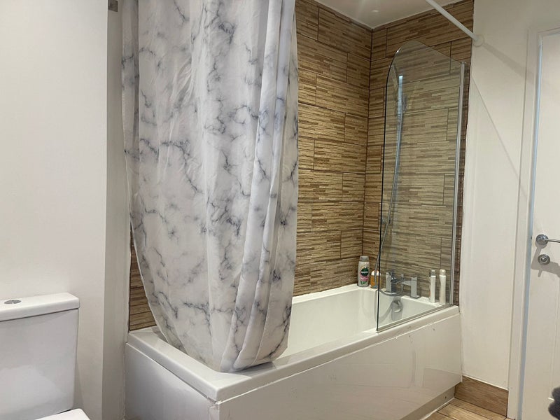 Double Room in Modern House With Driveway in BD6 - student accommodation in Buttershaw - img_4