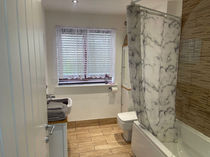 Double Room in Modern House With Driveway in BD6 - student accommodation in Buttershaw - img_6