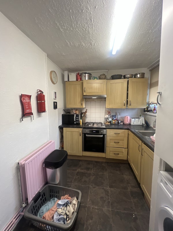 Double room in Walworth Road now! (41Gateway) - student accommodation in Elephant and Castle - img_1