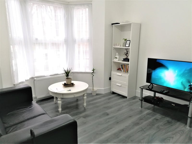 Double Room - Modern House w/ Living Room & Patio - student accommodation in West Ham - img_7