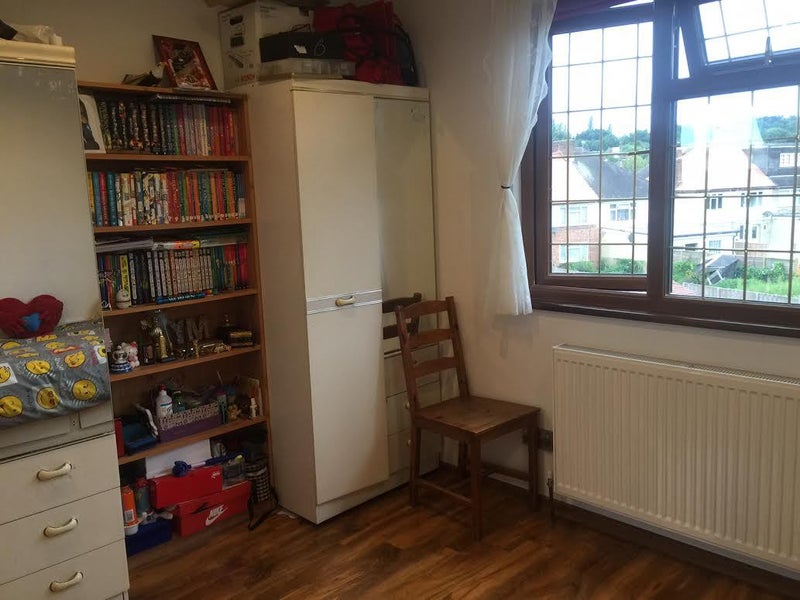 Double room offered in a semi detached home - student accommodation in Mill Hill East - img_2