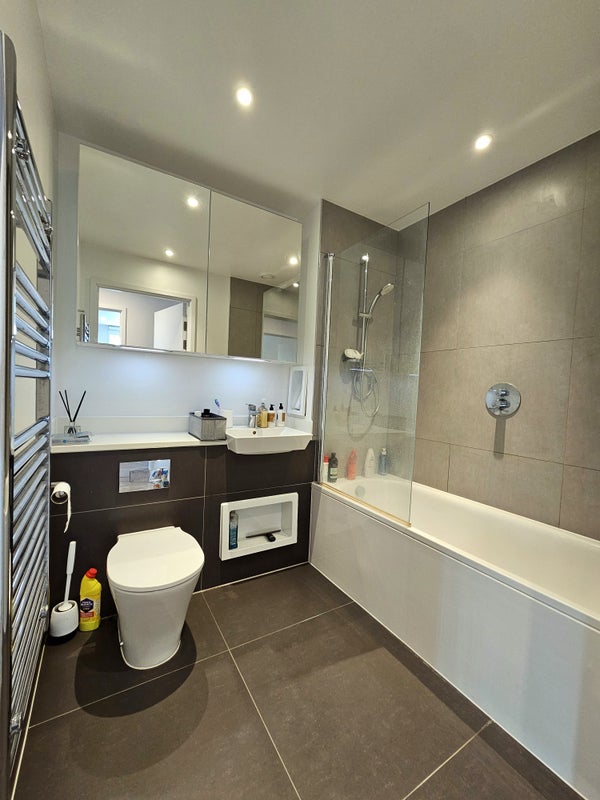Double room + Private bath w/London Skyline views - student accommodation in Elephant and Castle - img_5