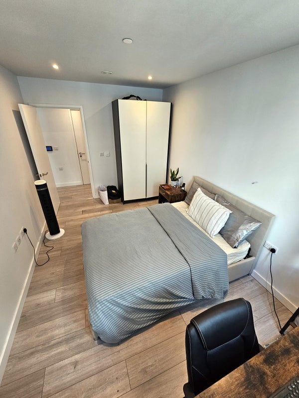 Double room + Private bath w/London Skyline views - student accommodation in Elephant and Castle - img_2