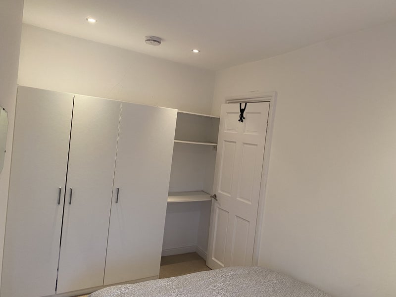 Double room sharing house with one other person - student accommodation in Catford - img_2