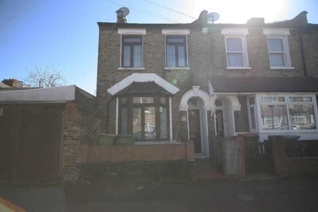Double Room to Let in Canning Town E13 - student accommodation in London E13 - img_7
