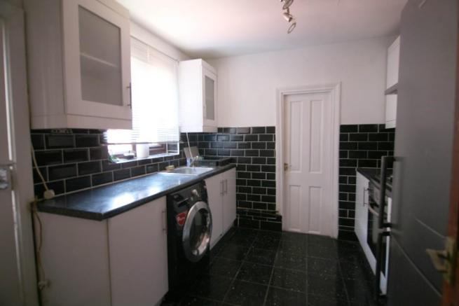 Double Room to Let in Canning Town E13 - student accommodation in London E13 - img_4