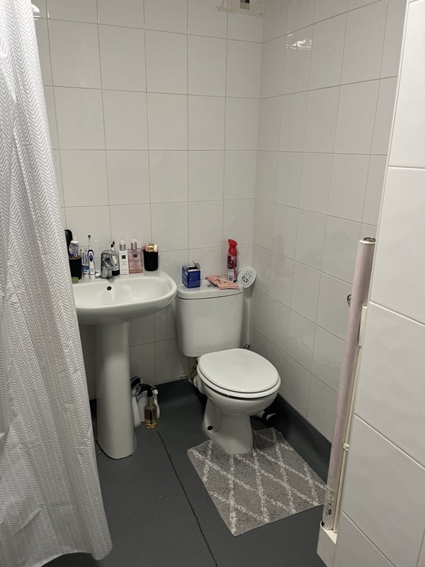 Double room to rent - student accommodation in Salford - img_5