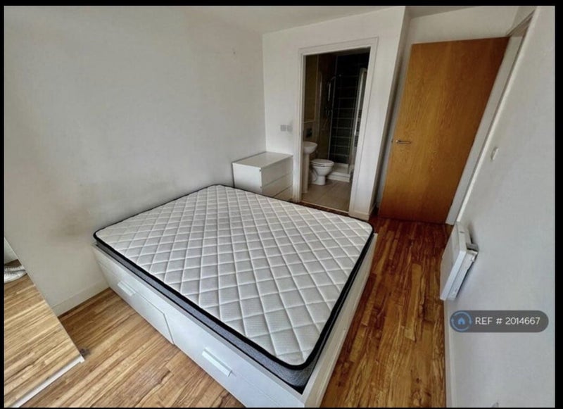 Double room with en-suite Salford quays - student accommodation in Salford - img_2