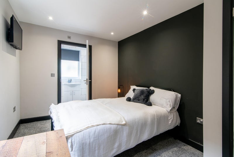 Double Room You Wouldn't Want To Miss!! - student accommodation in Netherfield - img_3