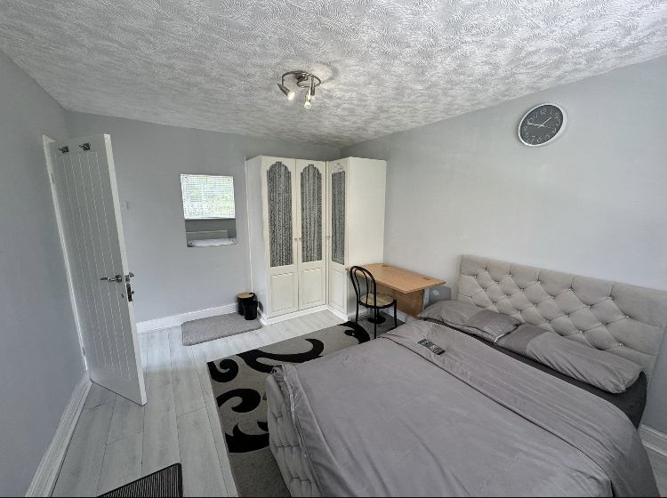 Available now. student accommodation in Sheldon - img_2