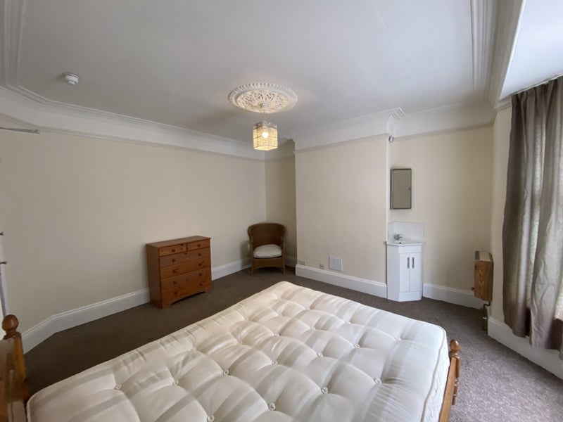 Double rooms available in Yeovil - student accommodation in Yeovil - img_3