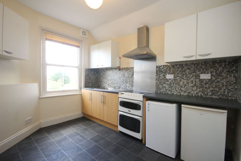 Double rooms in professional shared house - student accommodation in Yeovil - img_1