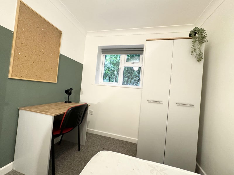 Double Rooms, Soon to be Refurbished - Stanmore - student accommodation in Winchester - img_8