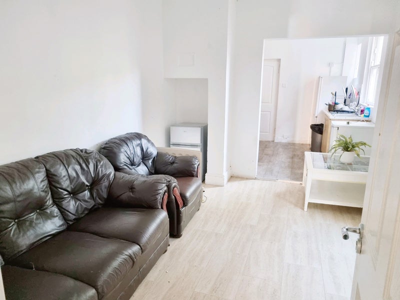 Double rooms with personal bathrooms (offsuites) - student accommodation in Southsea - img_6