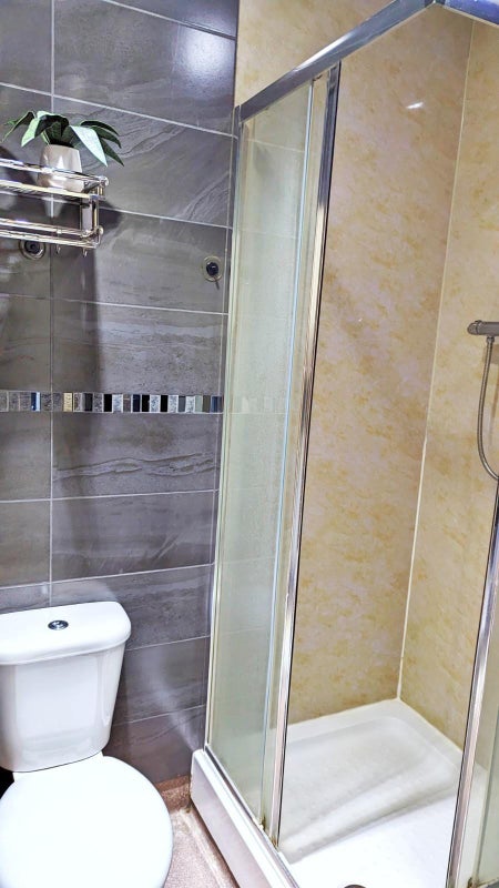 Double rooms with personal bathrooms (offsuites) - student accommodation in Southsea - img_7