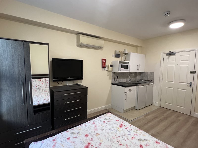 accommodation/double-studio-flat-in-south-kensington-with-ac/13082024_92127204.jpg