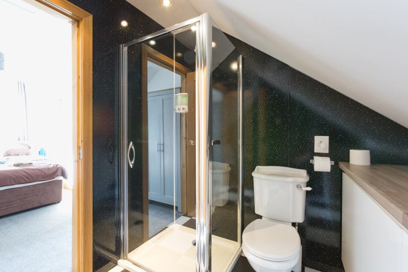 Double with ensuite  in large town house - student accommodation in Montrose - img_5