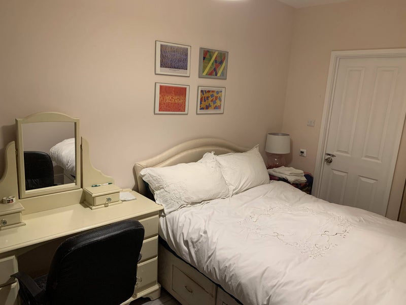 En Suite Double room in modernised house - student accommodation in Ruislip - img_1