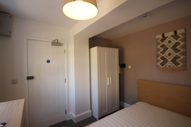 En Suite double room in premium HMO - student accommodation in Yeovil - img_1