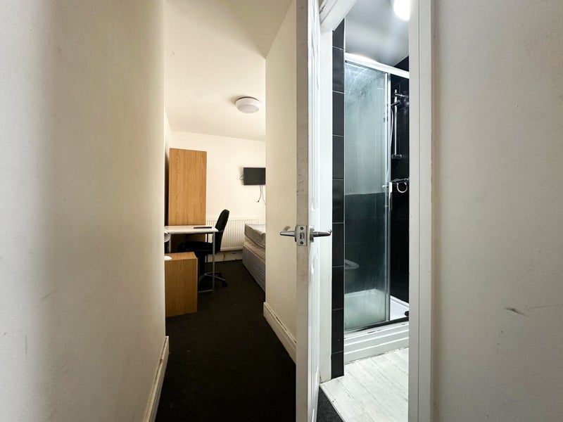 accommodation/en-suite-room-minutes-from-teesside-university/13082024_92324581.jpg