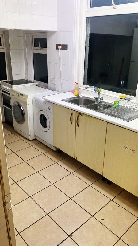 En-suite £127 Per Week Inc Bills Luton Centre - student accommodation in Luton - img_7