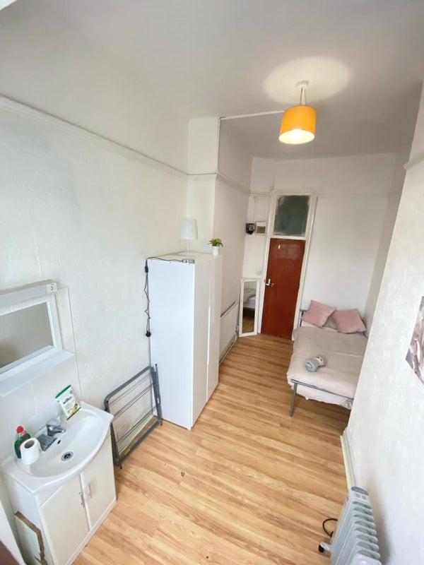 En-suite £127 Per Week Inc Bills Luton Centre - student accommodation in Luton - img_1